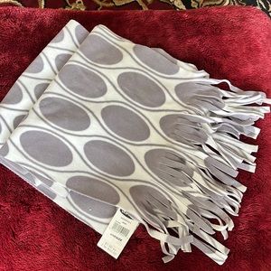 Old Navy muffler in grey and off white